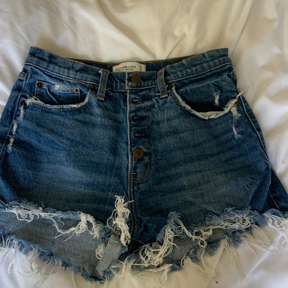 Abercrombie high rise mom short